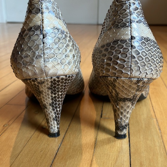 DKNYC snakeskin 2 1/2 inch heels. Size 7.5/38. Rubber soles - Picture 2 of 9